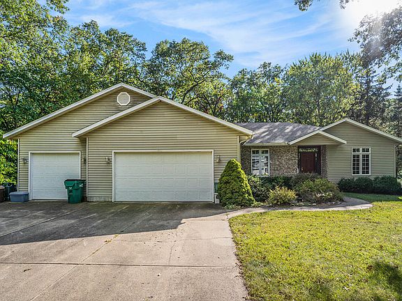 3rd image of 3307 N Riverwood Dr