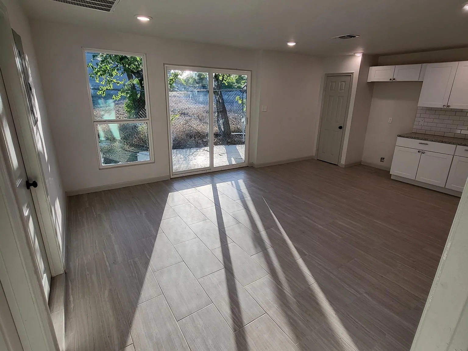 2417 Castroville Rd — Photo 3