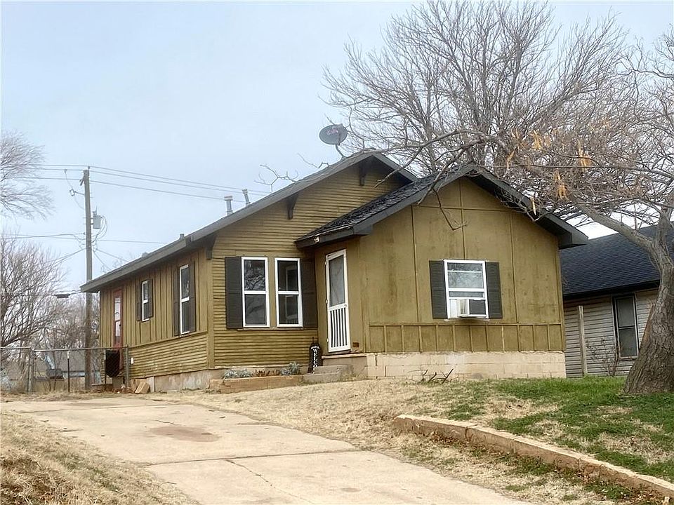 1st image of 703 W B Ave