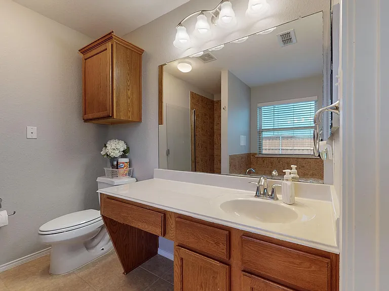 9412 Caliente Dr — Photo 32