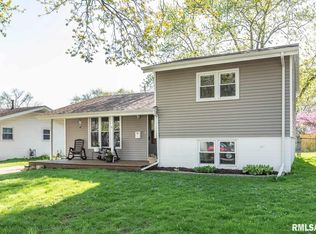 2702 Holly Dr, Bettendorf, IA
