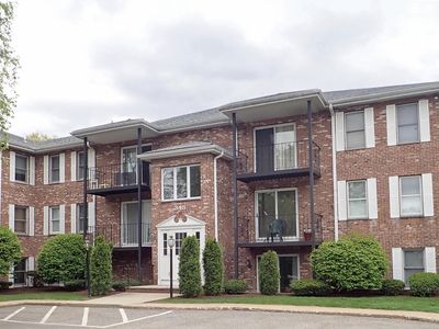 348 Neponset St APT E, Canton, MA, 02021
