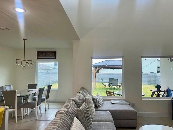 2nd image of 3803 Sun Valley Dr
