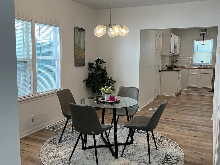 128 E Lloyd St — Photo 6