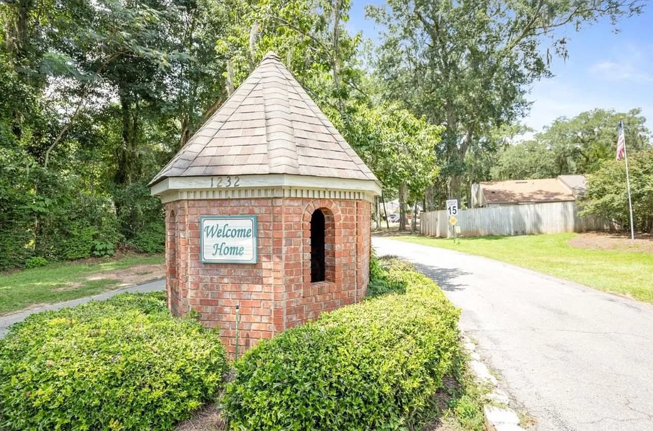 2 bed, 1008 sqft, $1,599 — Photo 2