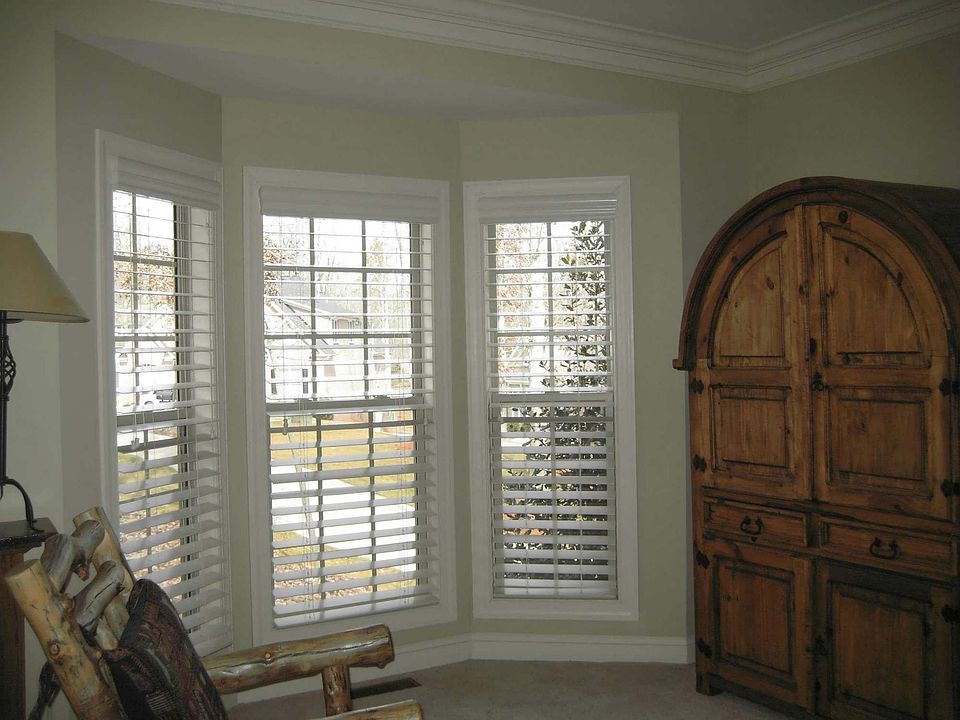 Study/Office with Bay Window