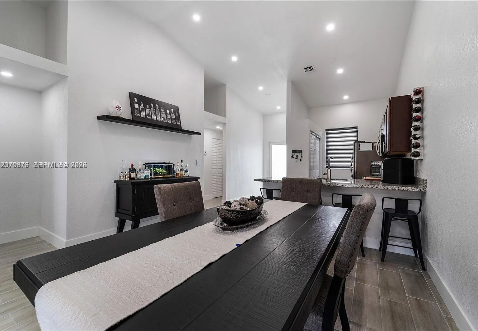 Country Lake Manors Townh — Photo 2