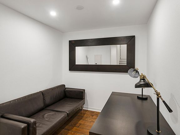 4th image of 931 E Walnut St Unit 104