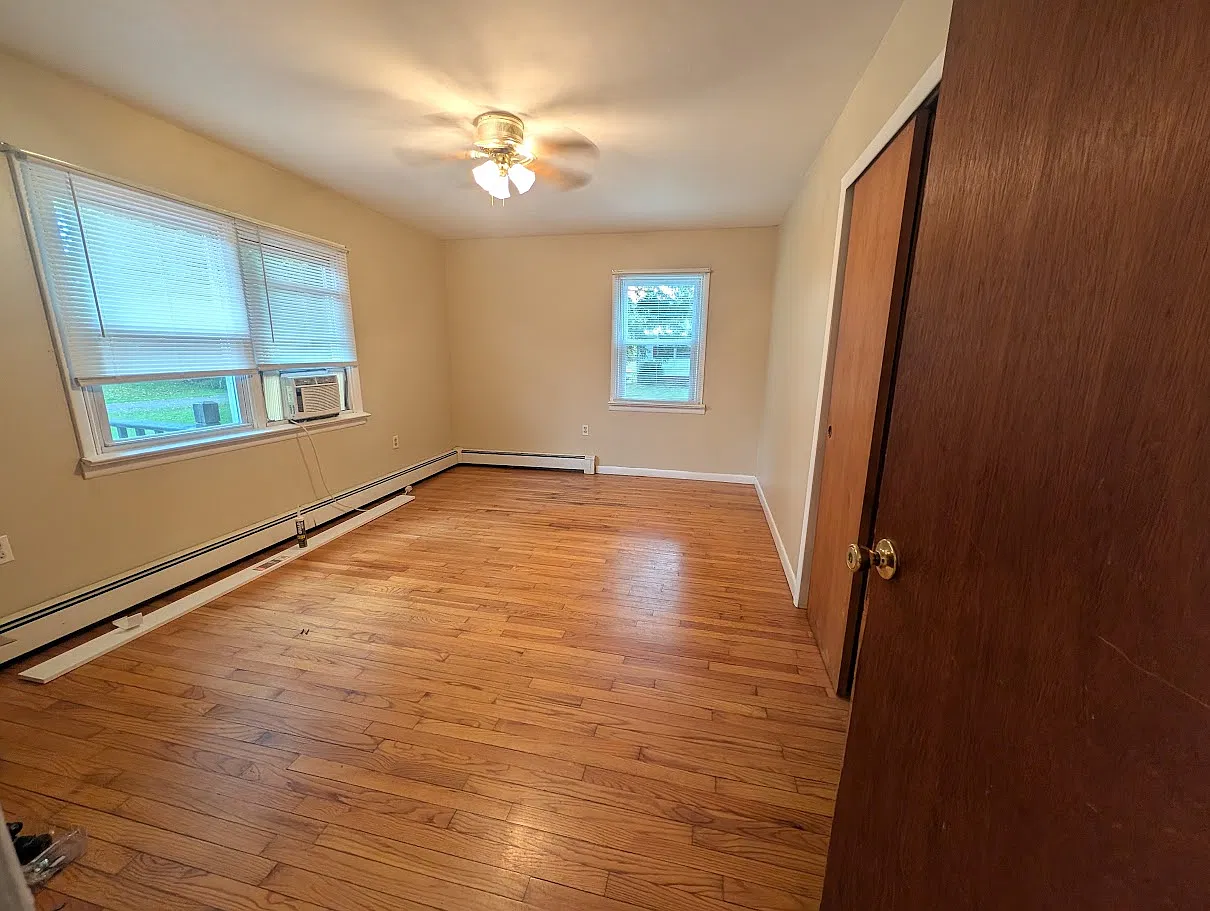 3 bed, $2,400 — Photo 3