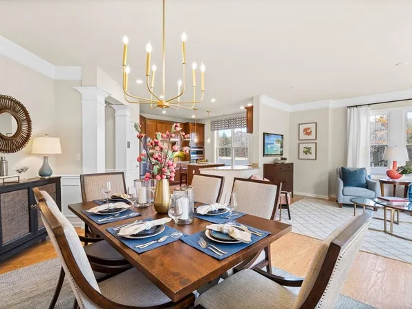 260 Martins Lndg #406, North Reading, MA 01864