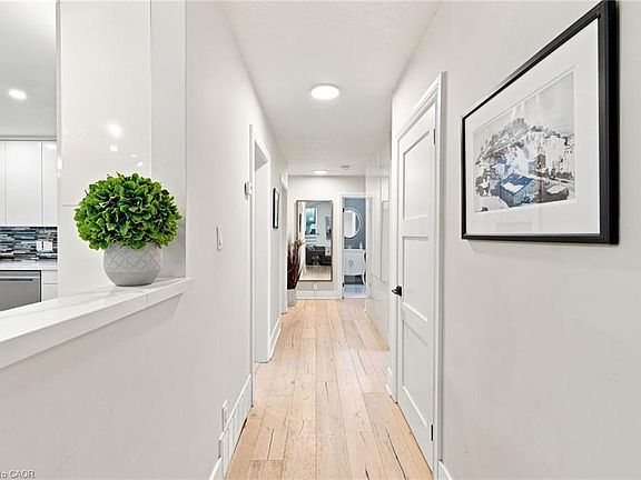 5th image of 110 Old Ancaster Rd