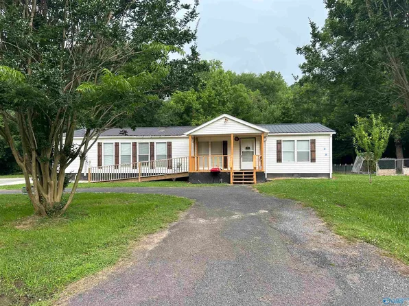 93 Santa Barbara Dr, Scottsboro, AL 35769