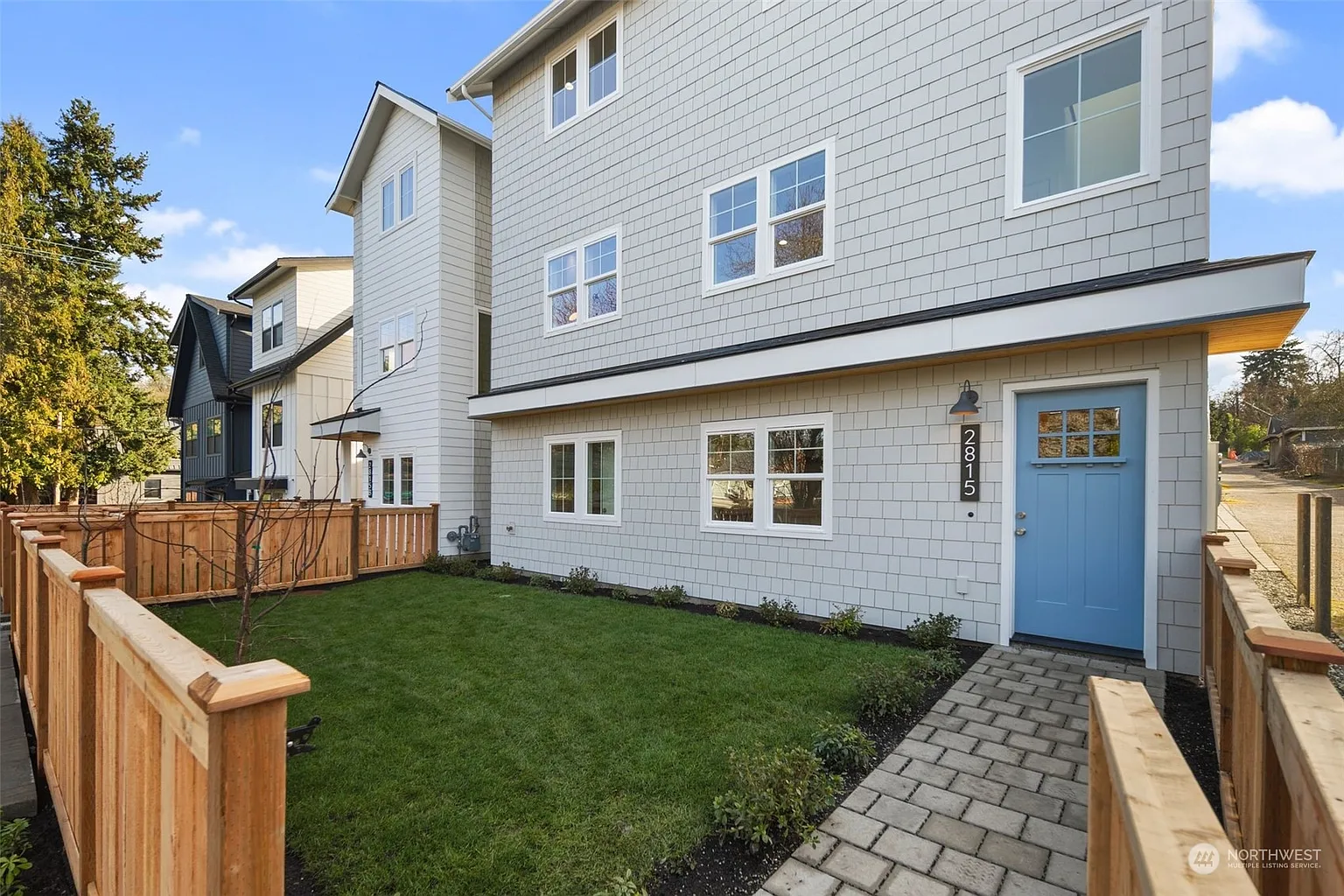 2815 E Denny Way photo 1