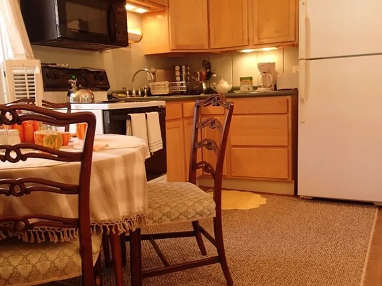 80 College St #2 — Photo 9