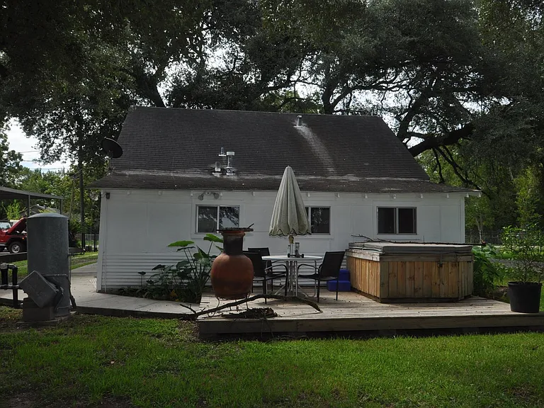 211 E Burress St — Photo 15