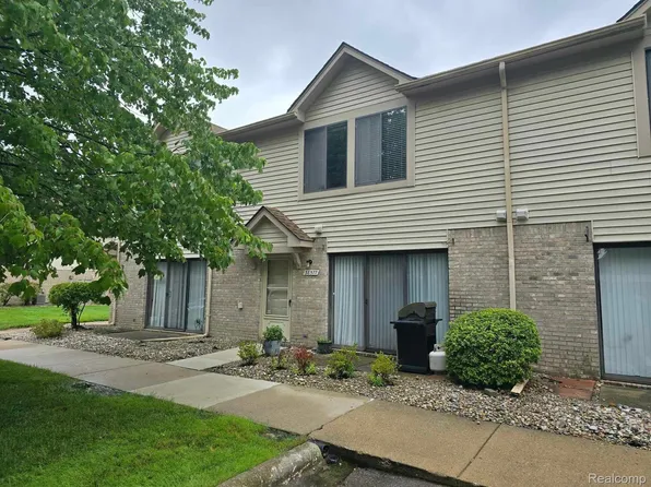 38577 Wellington Dr, Clinton Township, MI 48036