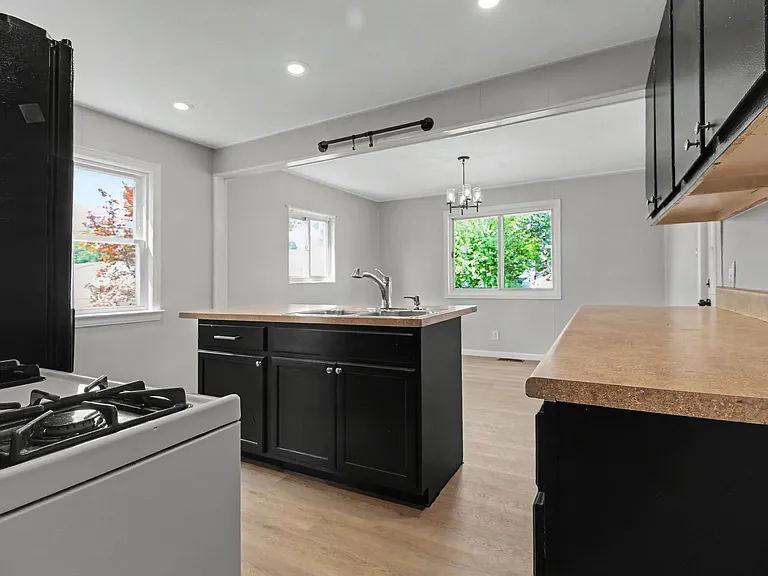 3984 Gloria St — Photo 4