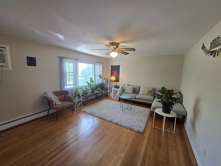 360 New York Ave #2 — Photo 5