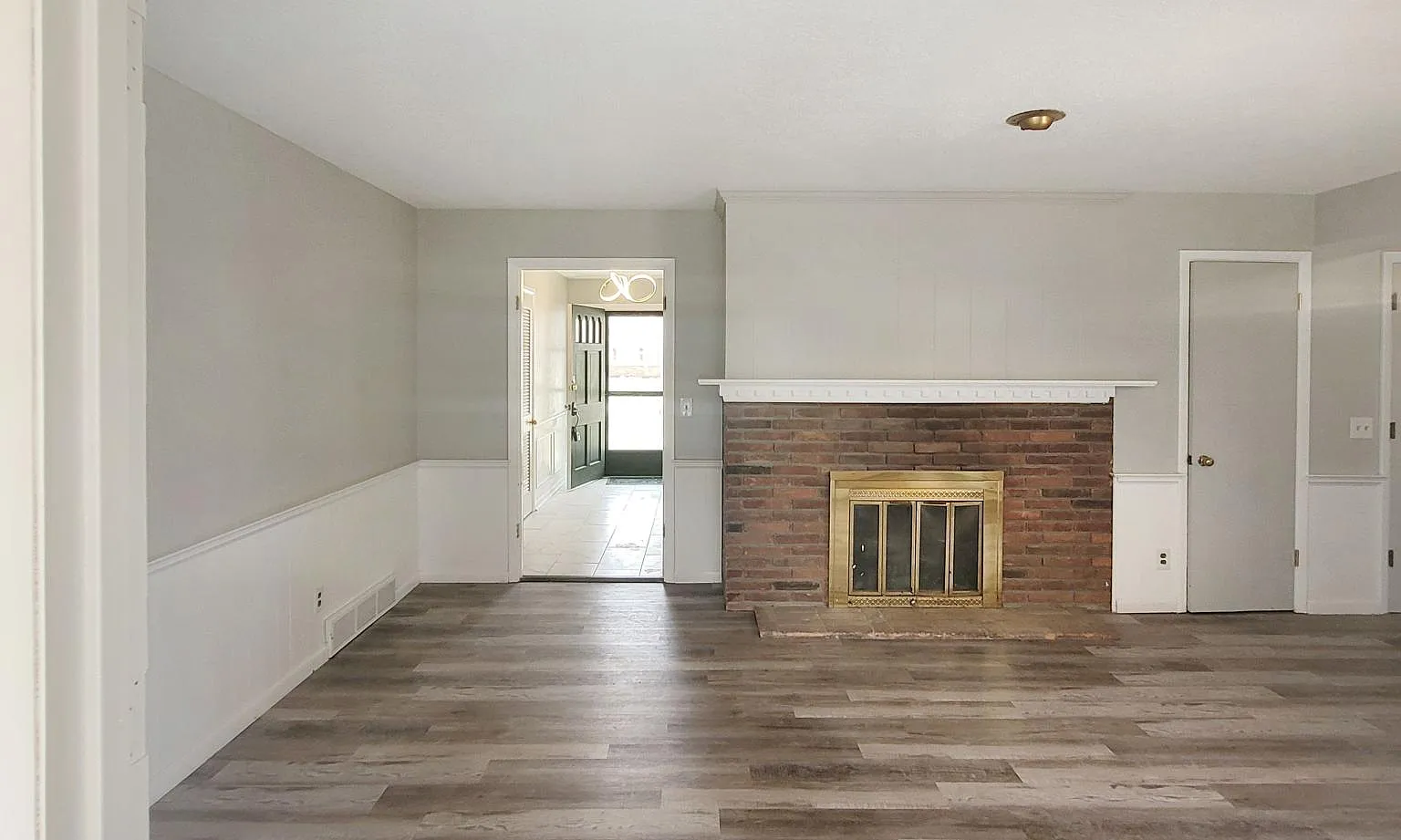 3628 Naples Dr — Photo 3