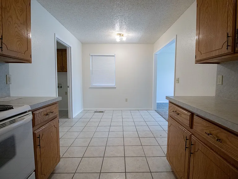 1706-08 Jennifer Cir — Photo 7