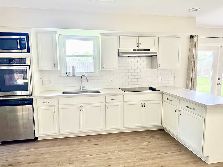 555 Burgin Ave — Photo 10