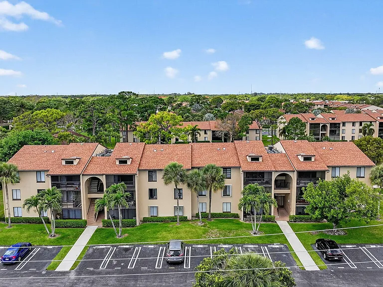 624 Sea Pine Way #B3 — Photo 41