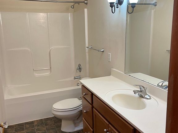 5th image of 114 E Hamlin St #3
