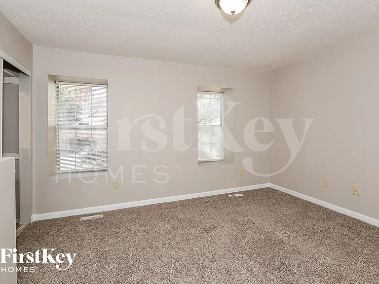 6582 Wellington Sq — Photo 11