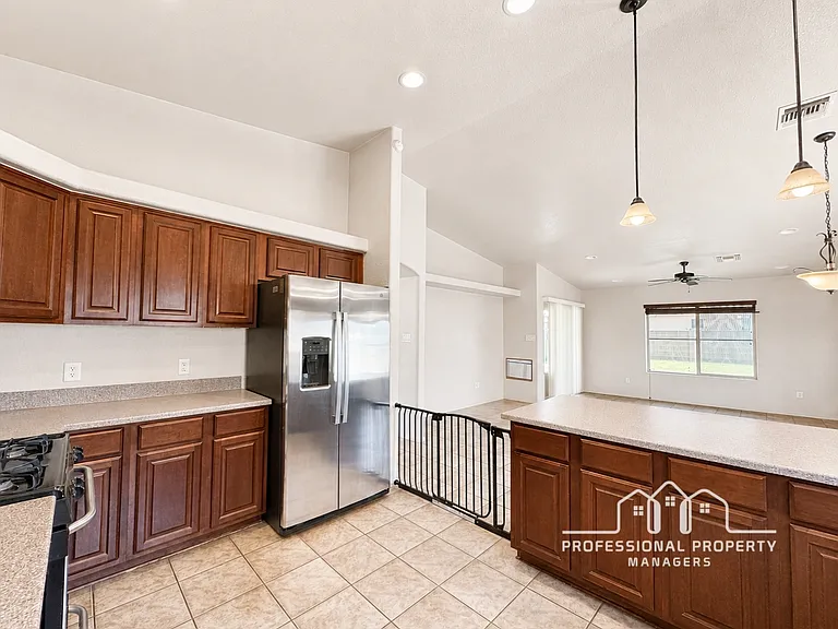 11597 E 25th St — Photo 5