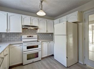 1111 W Canterbury Dr SW #9, Calgary, AB T2W3G4