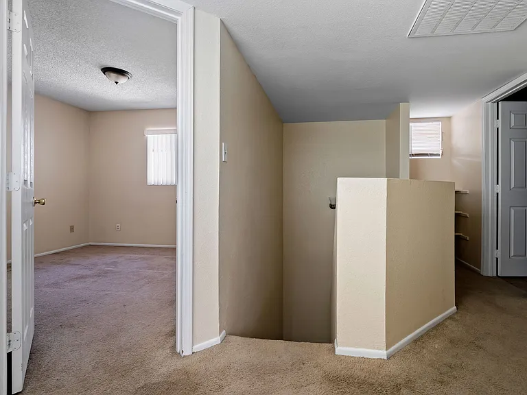 22-web-or-mls-1742 E Pepper Cir Apt 4--19_12132024