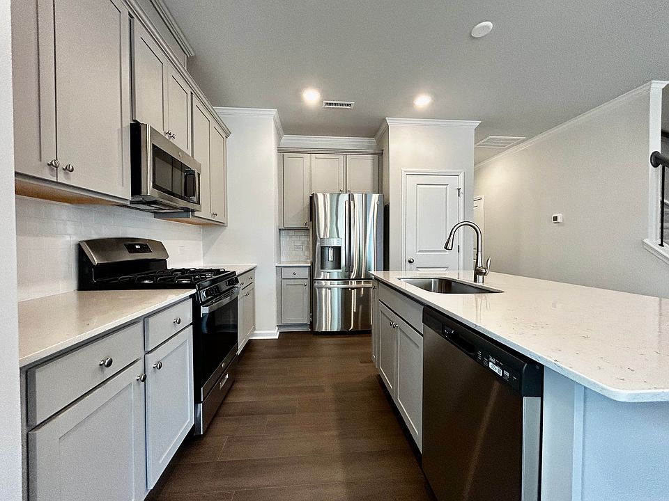 164 Paramount kitchen 2_07302025