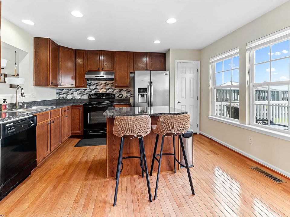 Kitchen Photo 2