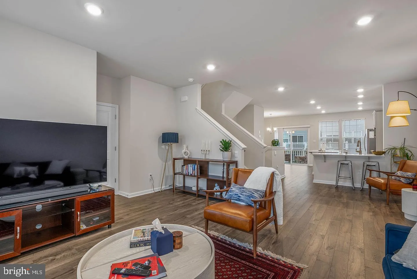 3 bed, 2.5 bath, 2290 sqft, $3,900 — Photo 3