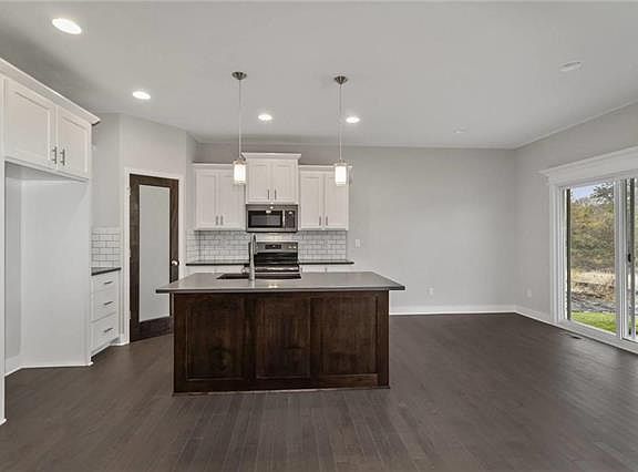 4th image of 6714 Larson Ave