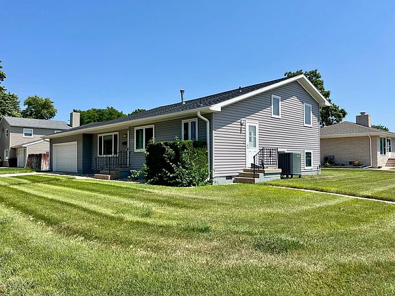 2nd image of 3205 L Ave