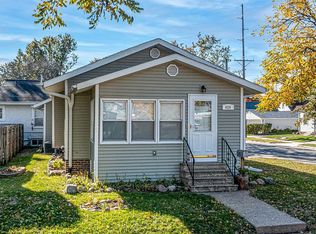 929 H Ave NW, Cedar Rapids, IA 52405