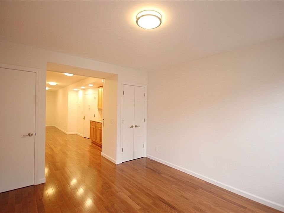 1st image of 241 Mulberry St APT 20