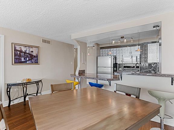 2nd image of 1020 15th St APT 14