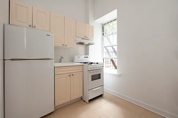 Rented by R New York | media 19