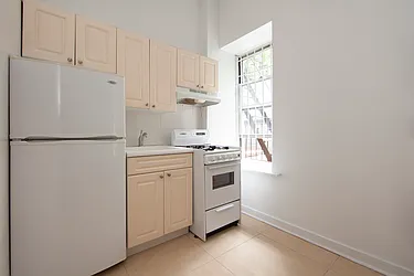 Rented by R New York