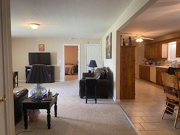 4th image of 152 River Falls Dr