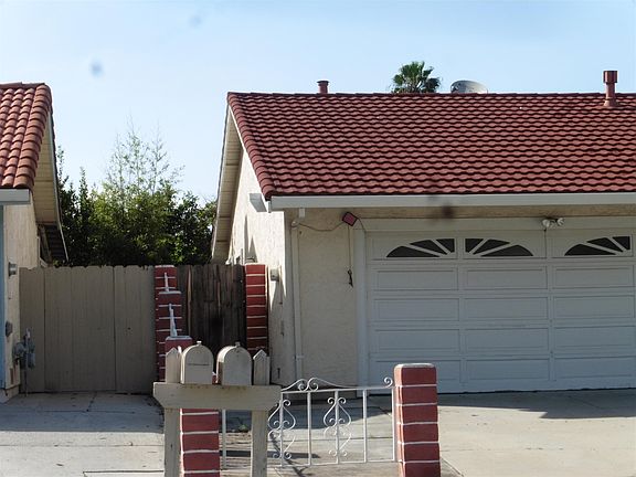 3rd image of 1195 Clayburn Ln