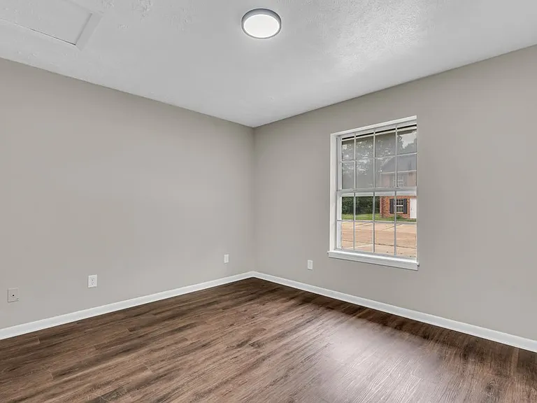 Eastwood Apts — Photo 25