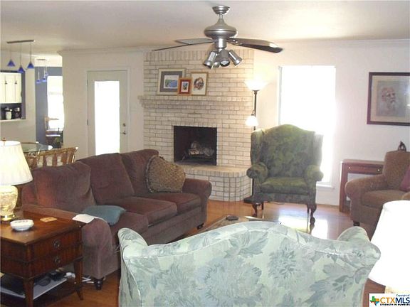 3rd image of 823 Winding Oak Dr