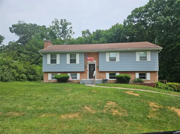 30 Holiday Hill Rd, Endicott, NY 13760