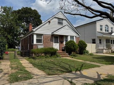 80-27 257th Street, Glen Oaks, NY, 11004