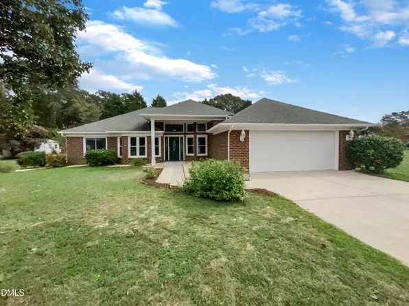 5105 Preakness Pl, Hope Mills, NC 28348