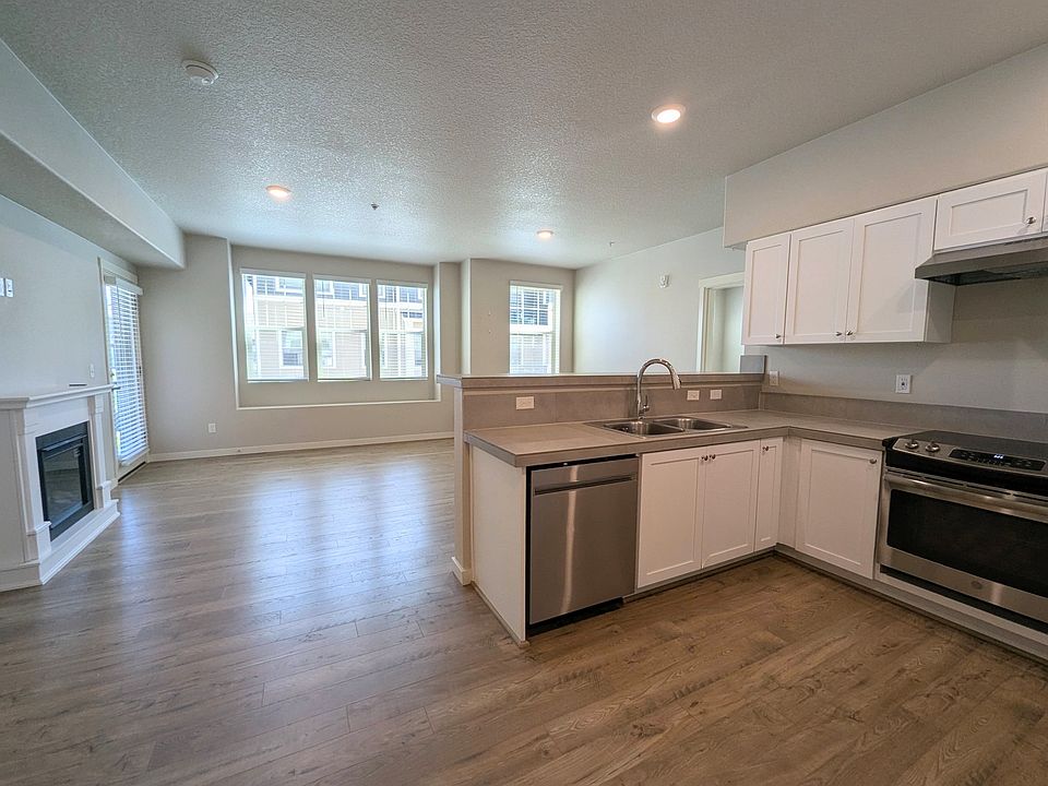 1st image of 17126 SW Snowdale St #208