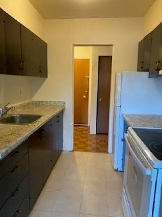 1 bed, 640 sqft, $1,600 — Photo 4
